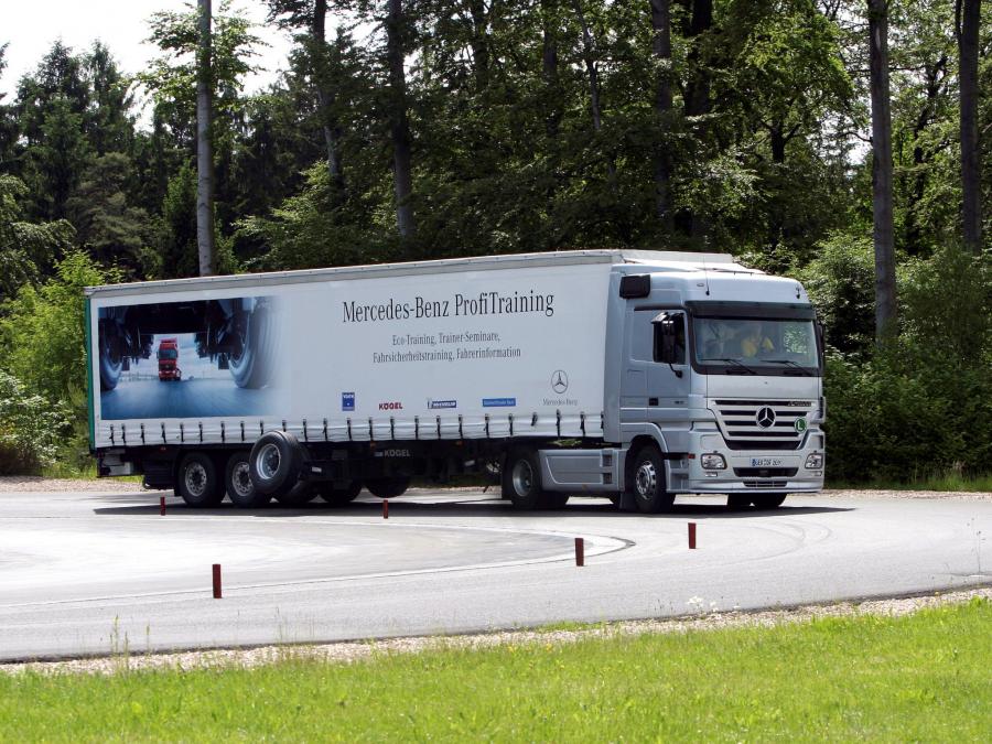  Mercedes-Benz Actros 1841 2002 года  (фото 3 из 9)